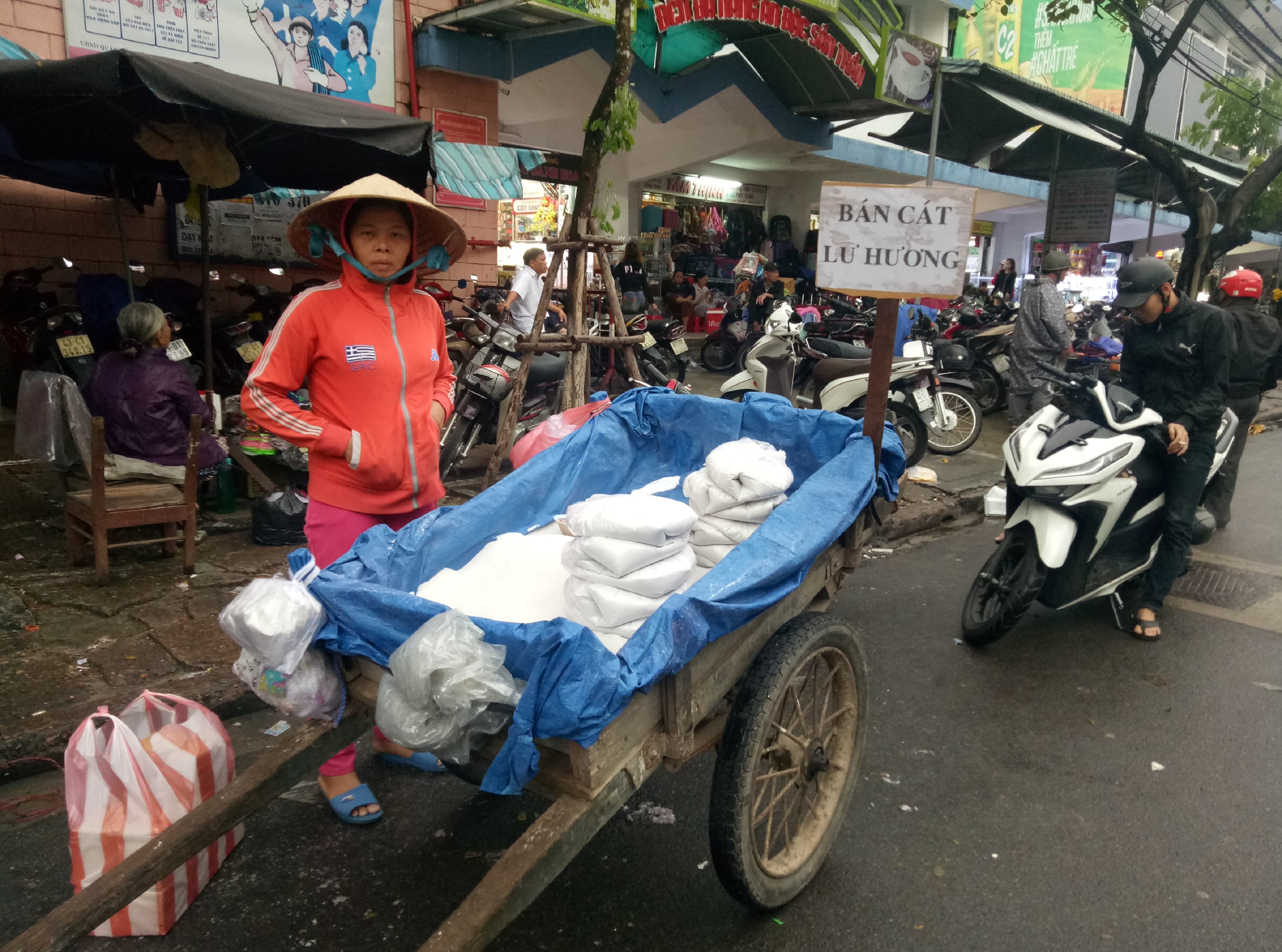 Đà Nẵng: Độc đáo nghề bán cát lư hương dịp Tết Nguyên Đán